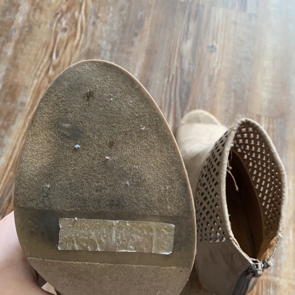 Report Rayce Neutral Open Toe Stack Heel Laser Cu… - image 6